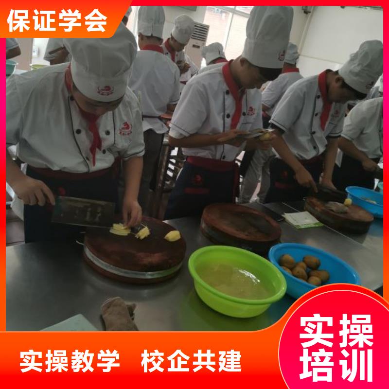 正规学校《虎振》厨师学校特色小吃老师专业